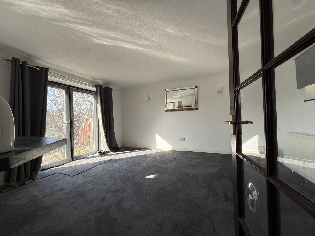 Lot: 141 - DETACHED TWO-BEDROOM BUNGALOW - living room-diner